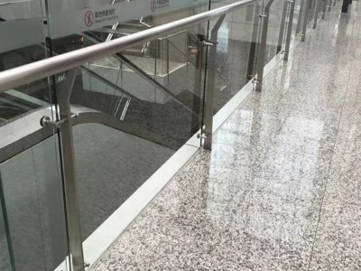 不銹鋼玻璃護欄的詳細流程