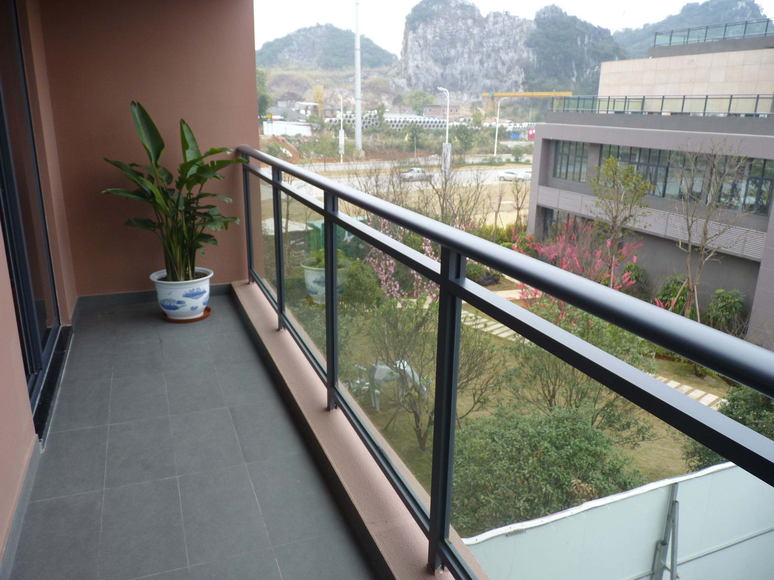 不銹鋼護(hù)欄圍欄的間距你知道多少？