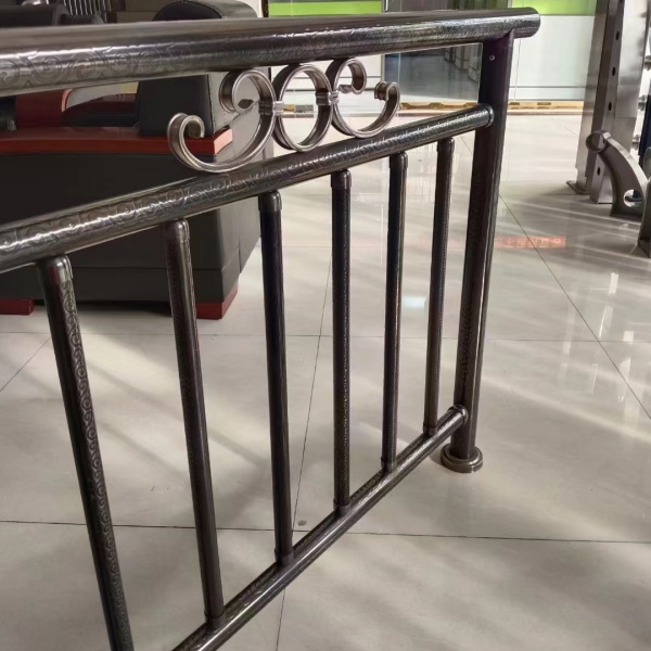 黑鈦不銹鋼花紋管護(hù)欄