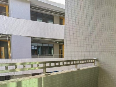 喜師傅助力珠海容國團(tuán)中學(xué)不銹鋼護(hù)欄工程項目