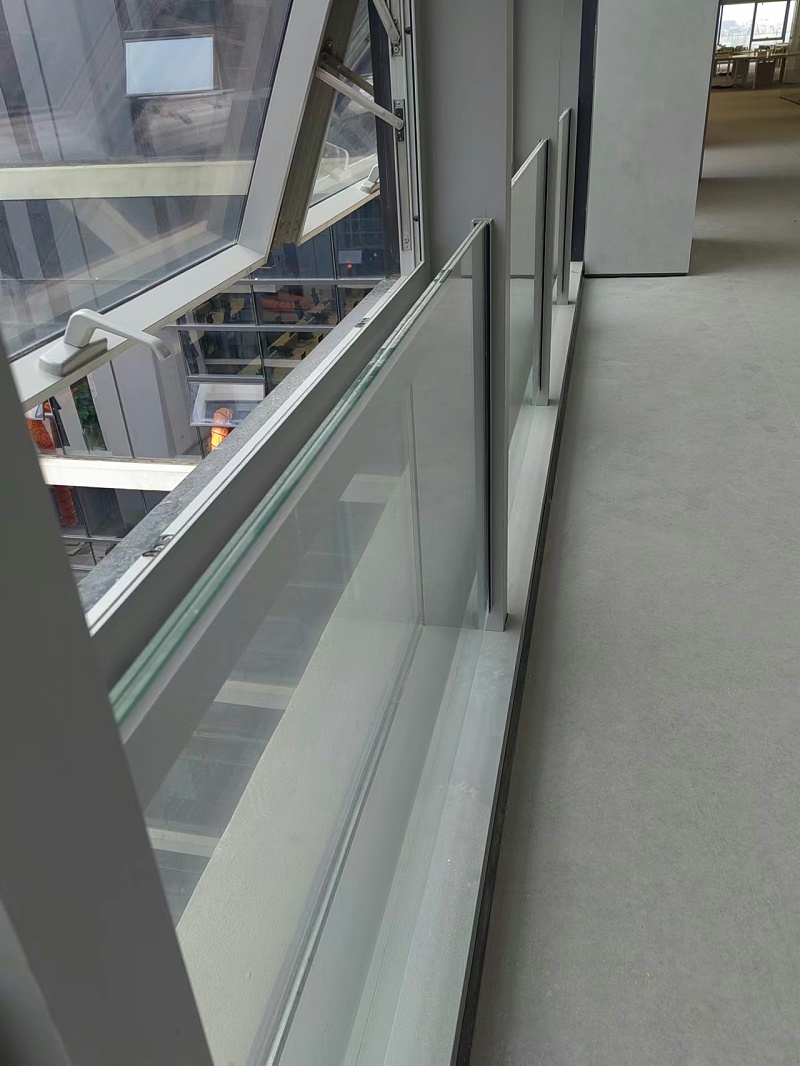 寫(xiě)字樓不銹鋼護(hù)欄